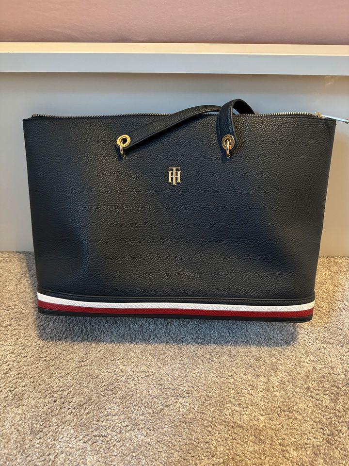 Tommy Hilfiger Handtasche in Wesel