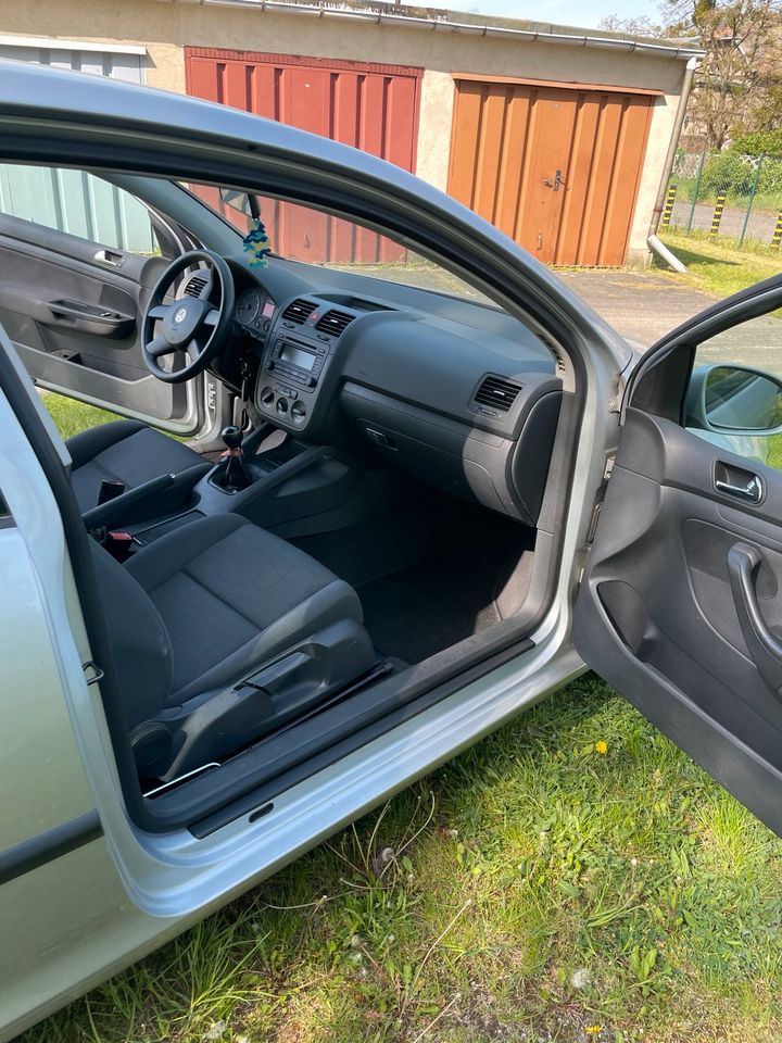 VW Golf 5 1.4 mit 75PS in Coswig (Anhalt)