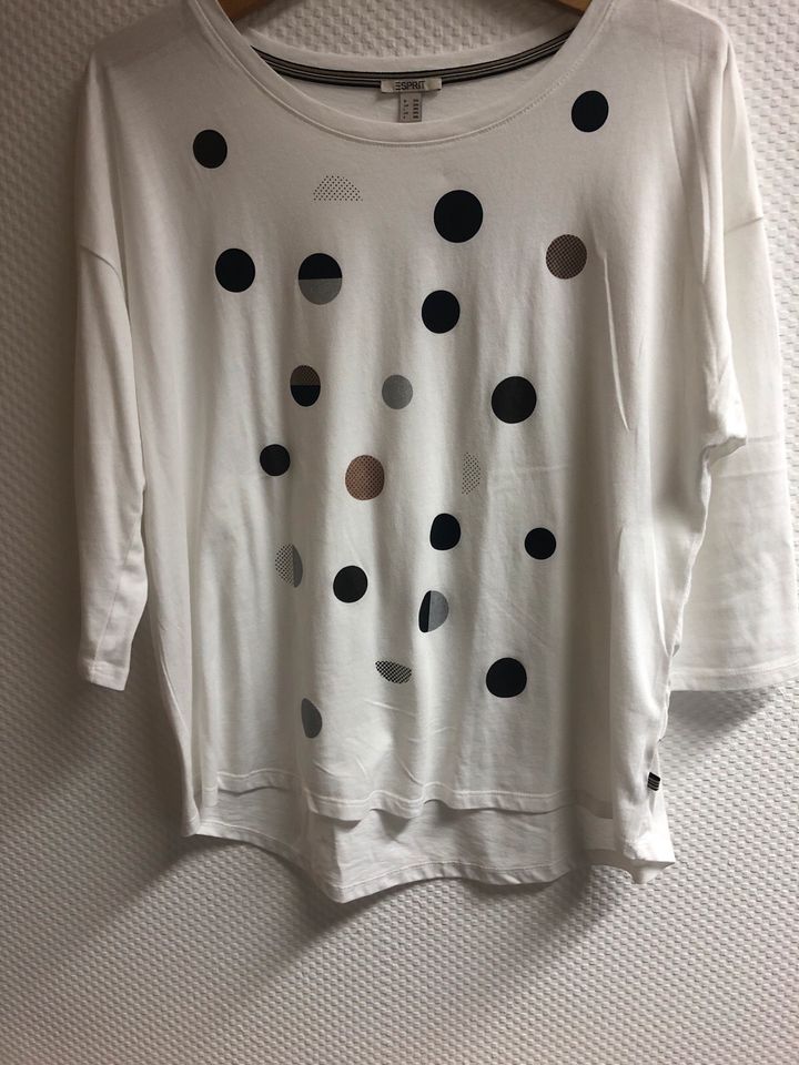 Esprit Dsmenshirt inklusive Versand 7,50 Euro in Gudensberg