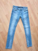 REVIEW Jeans neuwertig Größe 28/32 Nordrhein-Westfalen - Mönchengladbach Vorschau