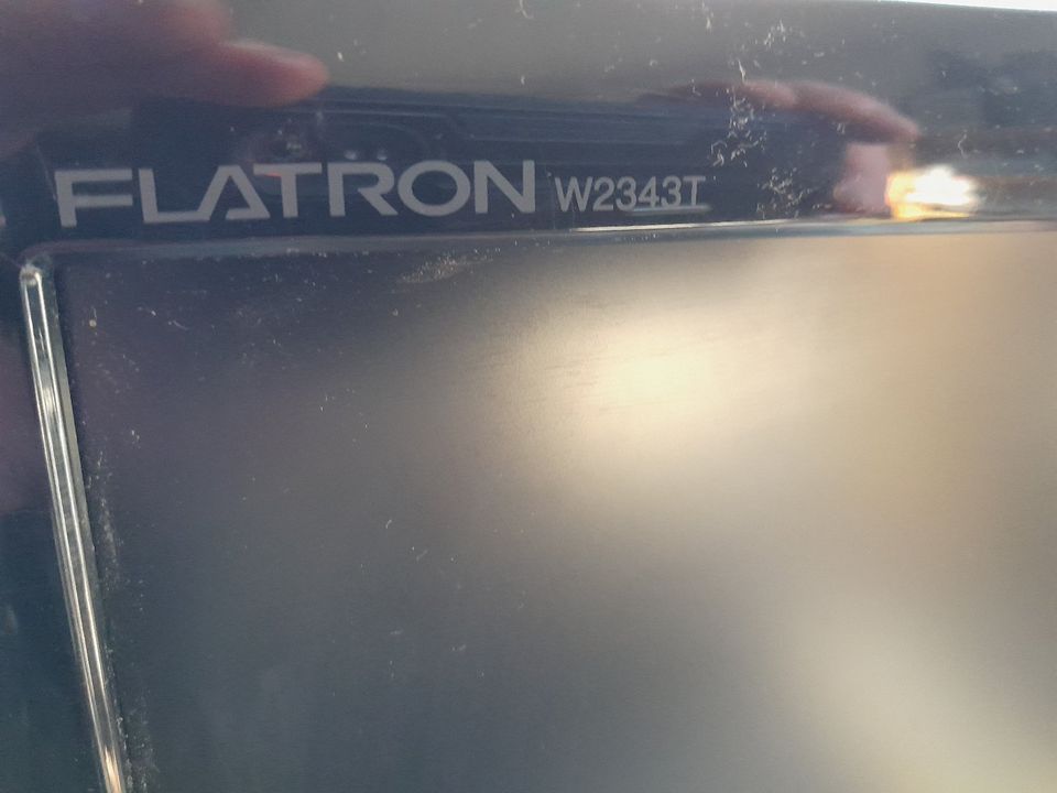 LG Flatron W2343T 23 Zoll Bildschirm in Bremen