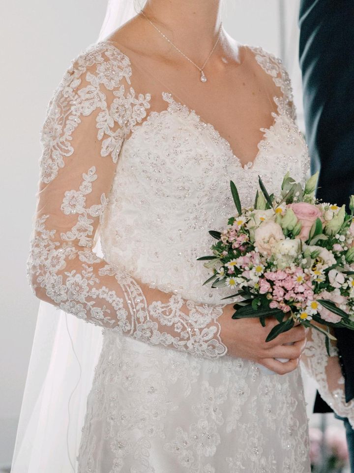 Brautkleid Hochzeitskleid Spitze in Neuwied