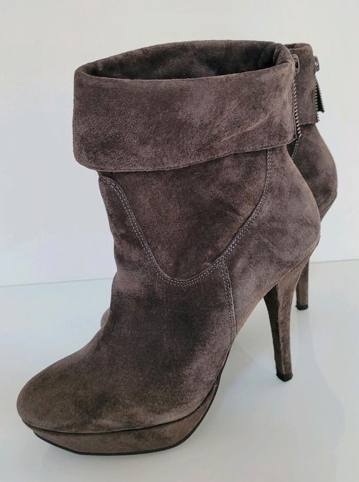 High Heel Stiefeletten Gr.38 Grau Veloursleder Absatz in Kaiserslautern