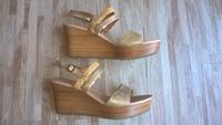 UGG Keilsandalen Sandaletten Schuhe - 38 - beige gold metallic Nordrhein-Westfalen - Neuss Vorschau