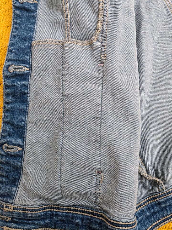 Jeans Jacke Größe 176 in Übach-Palenberg