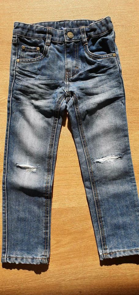 Jeans Hosen Räuberhosen Gr. 116 Jungen in Kesselsdorf