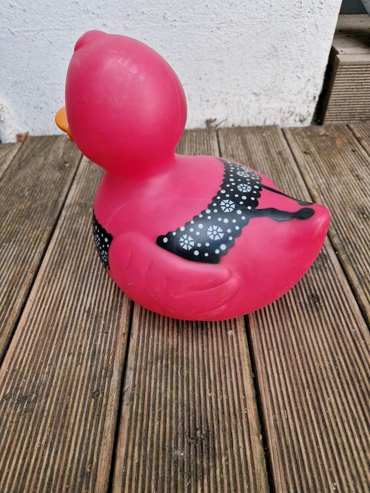 Große Ente in Pink Badeente in Vettweiß