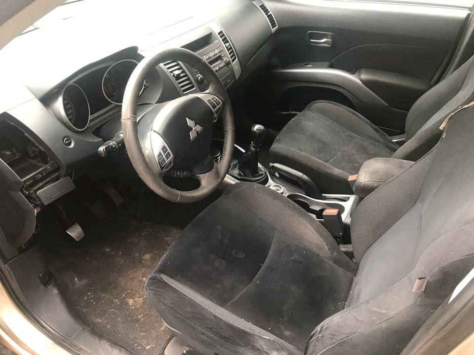 Mitsubishi Outlander 2.0 Diesel 4WD - 7 Sitze ++ Bitte lesen ++ in Striegistal