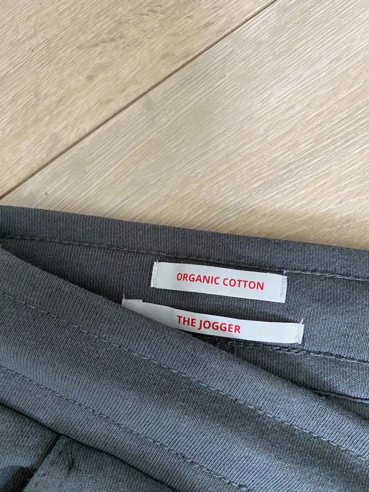 s.Oliver/WE 2 Shorts in grau und schwarz Größe L in Hückeswagen