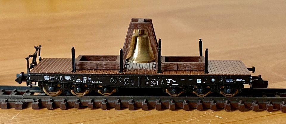 Minitrix 13458 - 6-achs. Schwerlastwagen mit Glocke in Waltrop