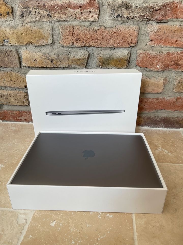 MacBook Air Space Grey 13.3 Retina-Display /1.6 GHZ/8 GB/128 GB in Laubenheim Nahe