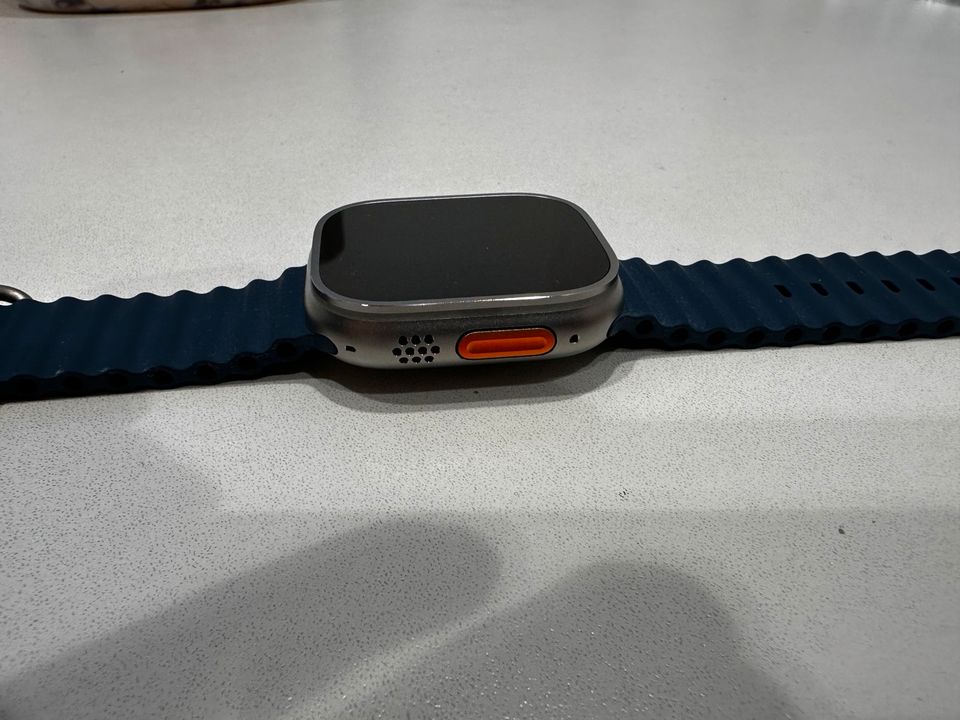 Apple Watch Ultra 2.  49 mm Armband Ocean Blau in Berlin