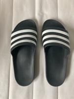 Neuwertige Adidas Schlappen UK 7 / US 7 Niedersachsen - Leiferde Vorschau