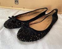schwarze Ballerina mit Blumen Spitzen Muster mit Schleife Brandenburg - Storkow (Mark) Vorschau