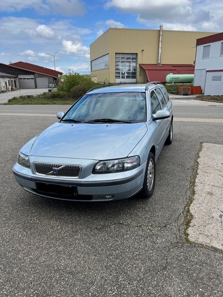 Volvo V70 2.4T AWD !Schalter! in Fluorn-Winzeln