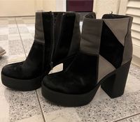 Stiefel mit Absatz, schwarz grau, hohe Schuhe Hessen - Hanau Vorschau