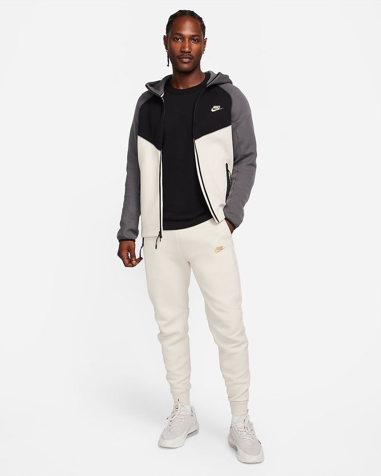 Nike Tech Fleece Beige/Grau, Gold Logo in München