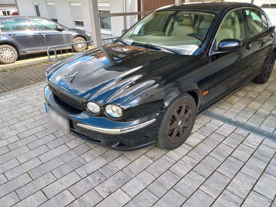 Verkaufe hier einen Jaguar X-Type aus dem Jahre 2002 in Höpfingen