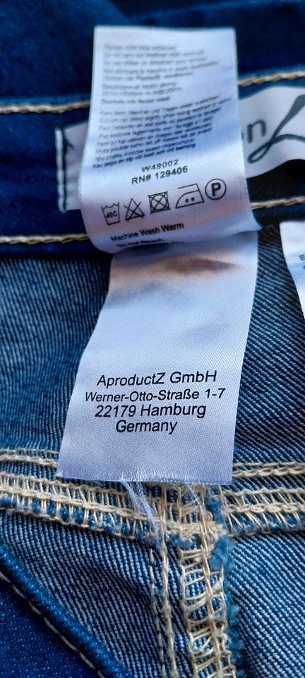 7/8 Jeans  Hose dunkel blau. in Leichlingen