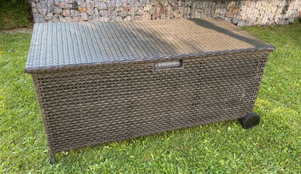 Ikea Banktruhe Ammerö Aufbewahrung Garten Rattan in Wolken