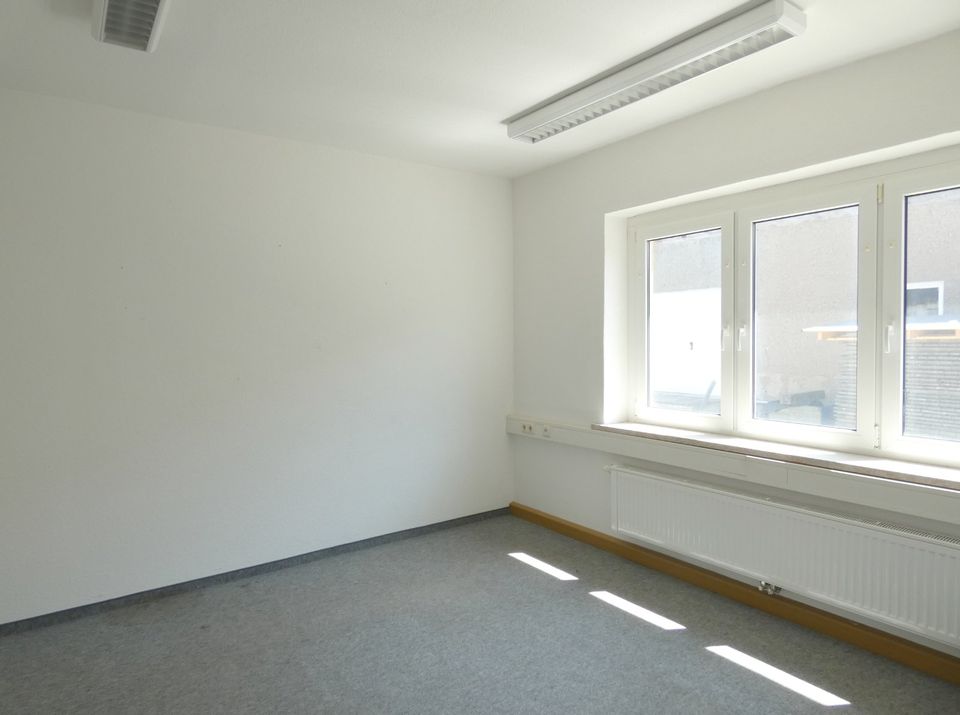 Moderne, helle Büroräume & Konferenzraum (208 m² od. flexibel teilbar) in Gewerbekomplex in Annaberg in Annaberg-Buchholz