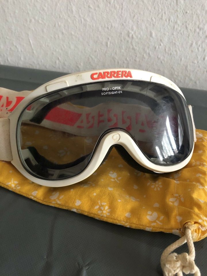 Skibrille 3 Stück Uvex und Carrera retro in Brokdorf