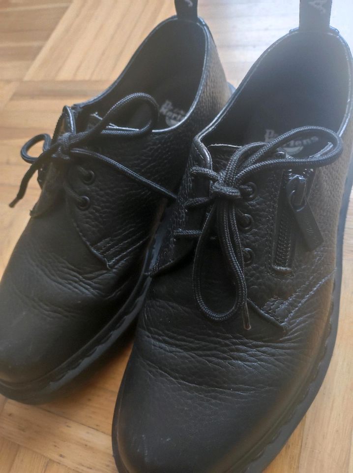 Dr. Martens, Leder, Gr. 37, kleiner Reißverschluss, sehr g. Zust. in Saarwellingen