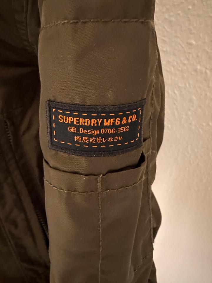 Bomberjacke von Superdry in Hatten