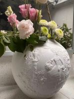 Vase weiß rund Plastik signier AK Keiser Mädchen Blumen Nordrhein-Westfalen - Datteln Vorschau