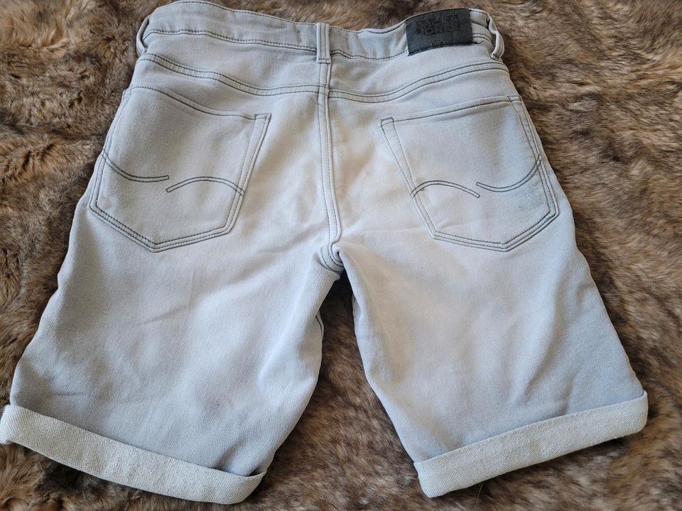 Coole JACK & JONES Shorts JEANS Gr. 164 in Zerbst (Anhalt)