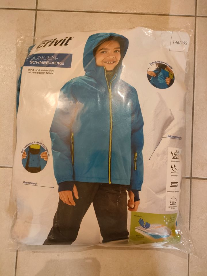 Crivit Jungen-Schneejacke Gr. 146/152 NEU mit Etikett in OVP in Weil der Stadt