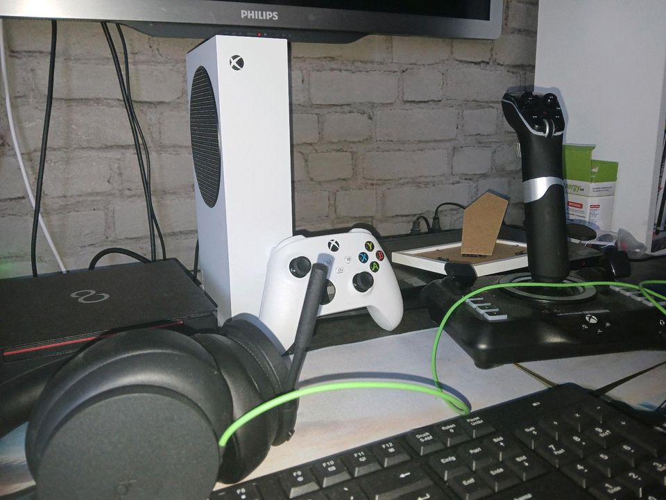 Xbox s mit xbox joystick xbox Headset in Neumünster