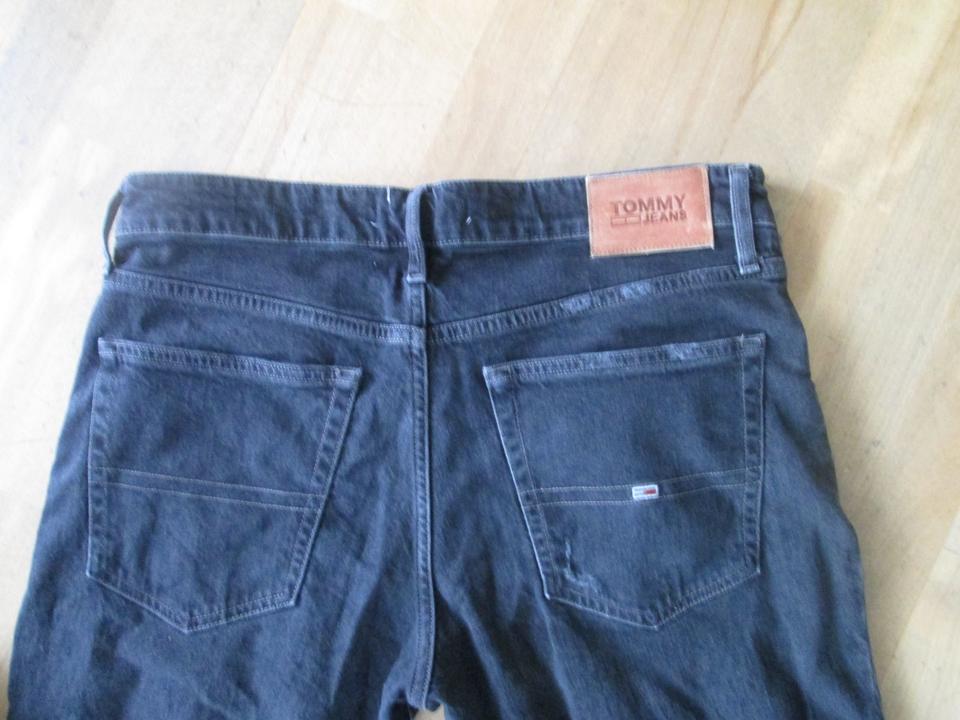 Tommy Jeans slim Scanton schwarz Herren Gr. 34/30 neuwertig in Illertissen