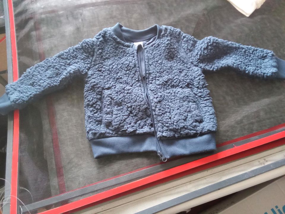 Flauschjacke mit Taschen, blau in Thulendorf