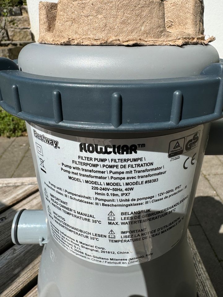 Pool Filter  Pumpe (neu) Bestway Flowclear Filterpumpe 2.006 l/h in Uttenreuth