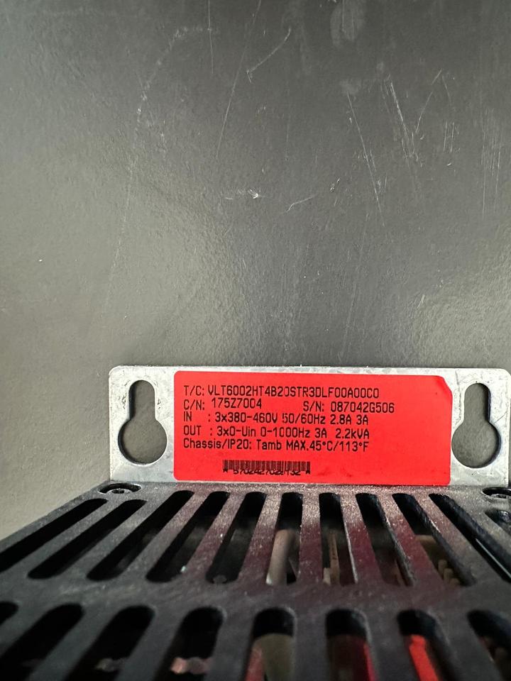 Danfoss Frequenzumrichter VLT6002HT 4B20STR3DLF00A00C0 2,2kVA in Rüsselsheim