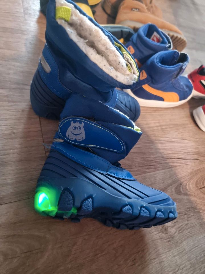 Schuhpaket Gr 24 crocs fila puma rebook alle zusammen mit Versand