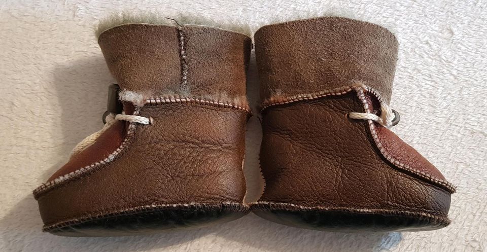 Leder-Babyschuhe/ Wagenschuhe mit Lammfell Gr.<20 Neu in Dresden