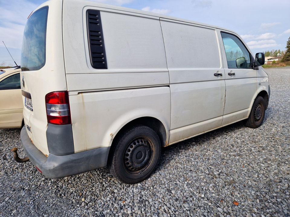 VW Bus T5 1,9 TDI LKW durchrepariert Chip AHK 2,5t in Schöppenstedt