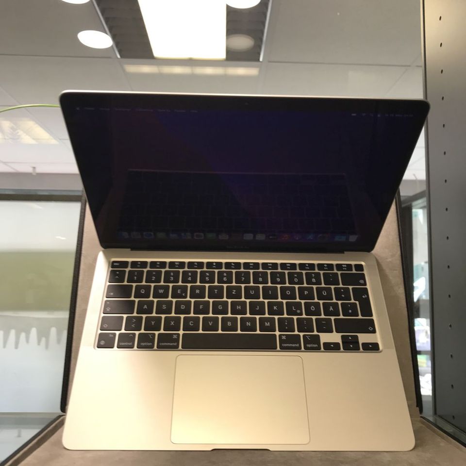 Apple MacBook Air 13'' 8GB 256GB M1 2020 pdddd 31962 in Düsseldorf