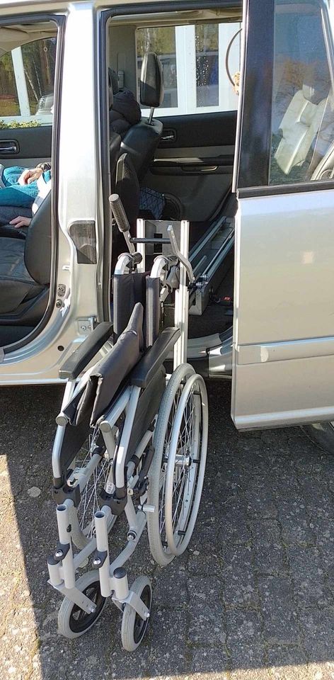 Behindertenfahrzeug Nissan X-Trail für aktiv und passiv Fahrer in Sassenburg