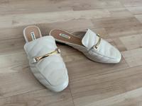 Stradivarius Schuhe Mules Schlappen hell beige Gold 37 Hessen - Ebsdorfergrund Vorschau