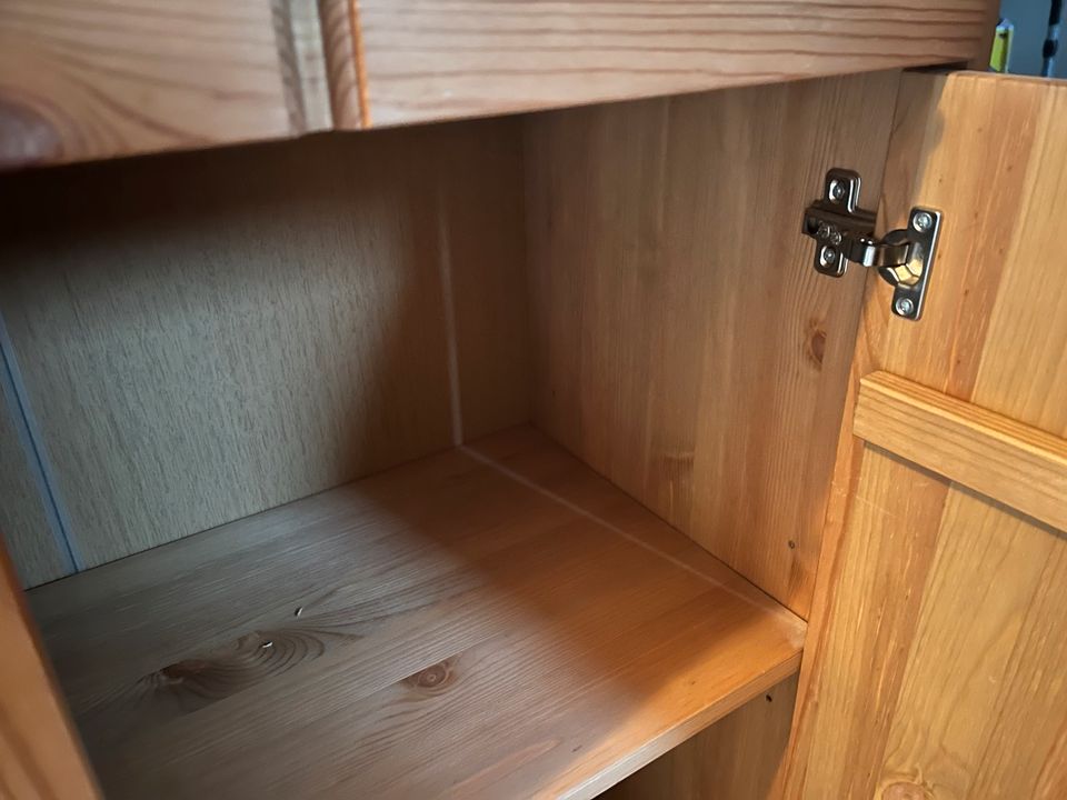 Schuhschrank / Kommode braun Holz in Waldsassen