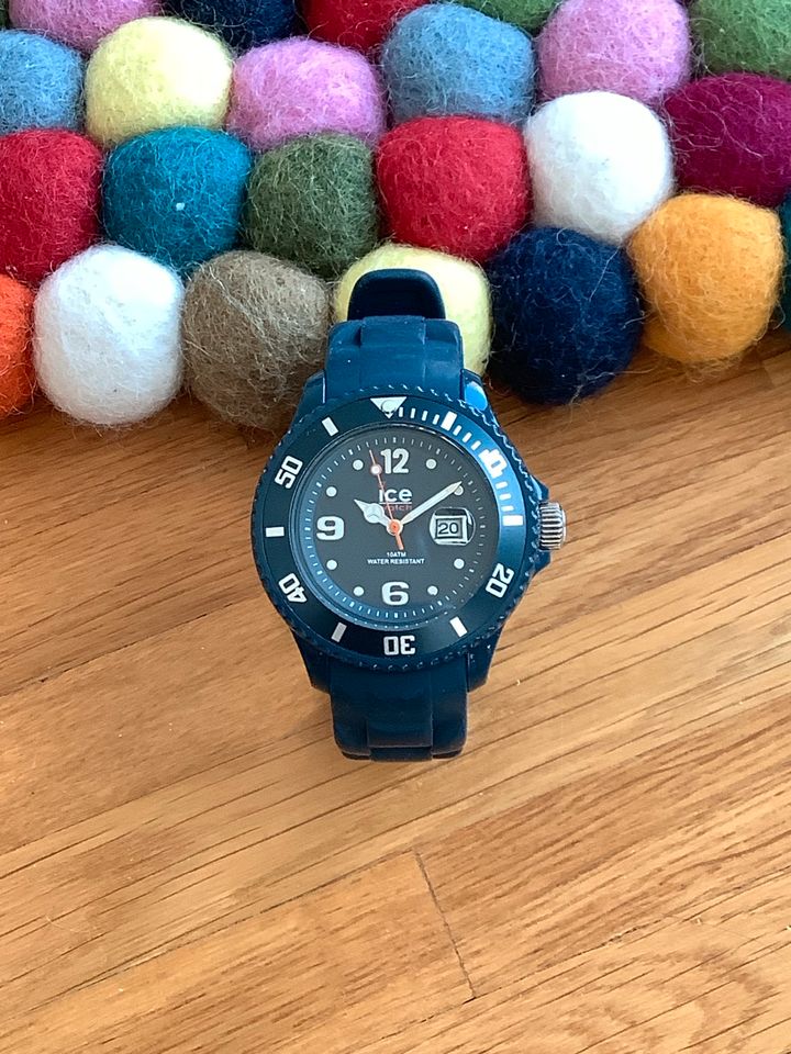 ICE Watch mit Datumsangabe in Blau in Dossenheim