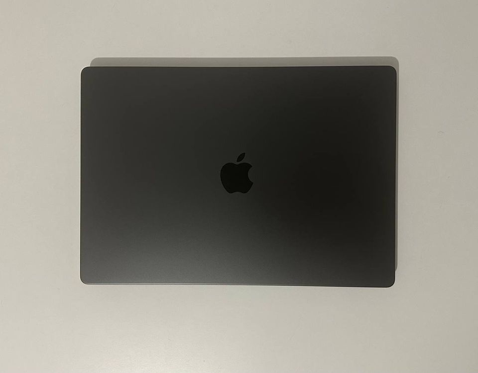 MacBook Pro 16" M3 Pro 2023 512GB 18GB/Garantie 03/2025/Neuwertig in Dresden