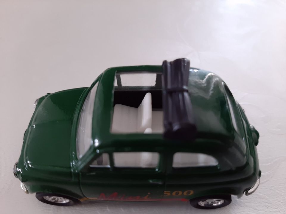 Fiat 500 Modellauto m. Ruckzugmotor/dunkelgrün/Länge: ca. 70mm in Menden