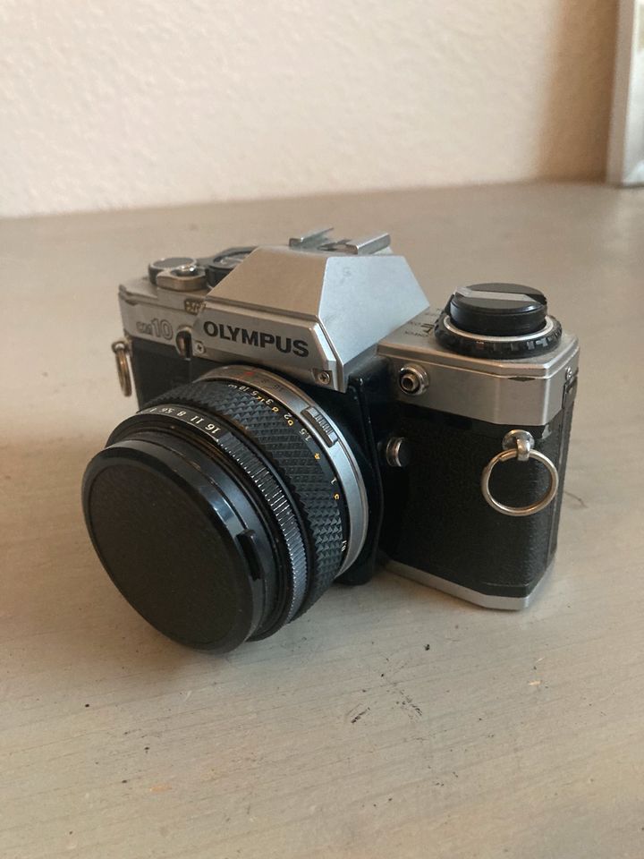 Olympus OM10 mit 50mm Objektiv und Tokina 90-230mm Zoom in Hamburg