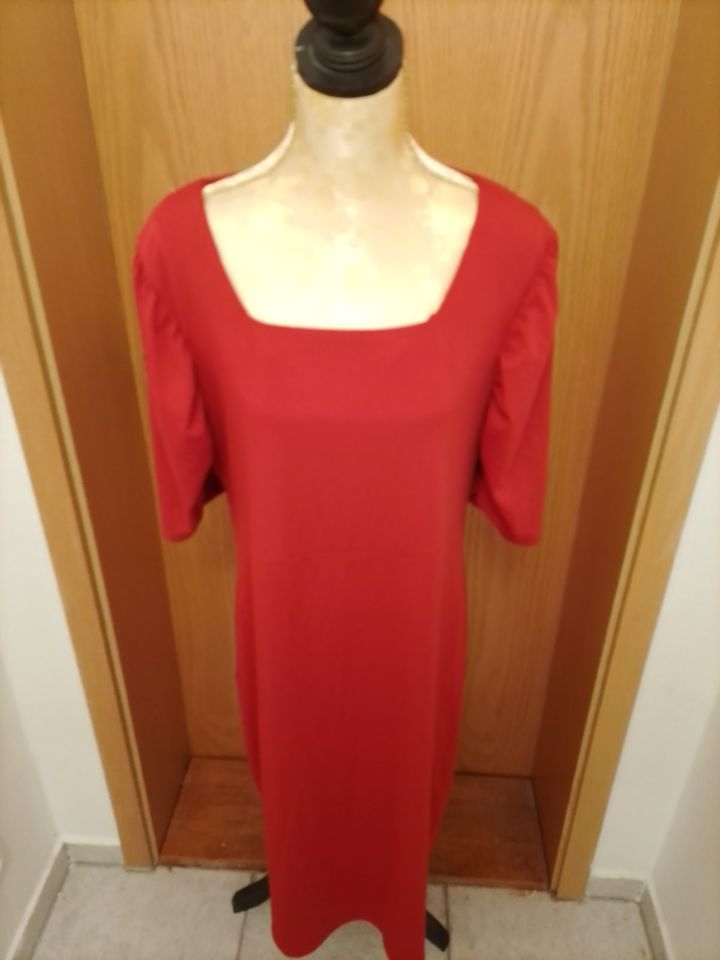 Rotes Kleid in Größe 48 in Seehof