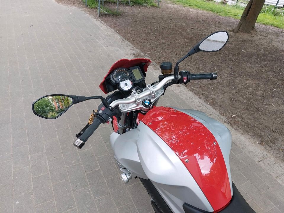 BMW F800R offen in Wiesbaden