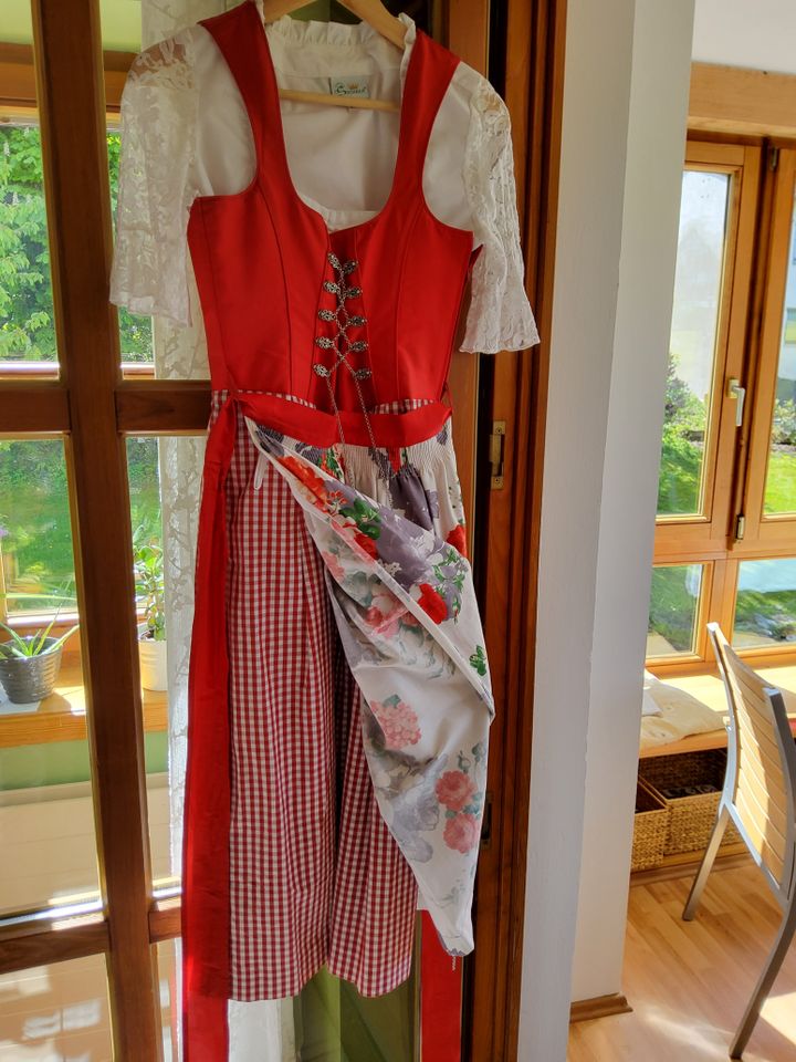 Dirndl- Kleid in Reisbach